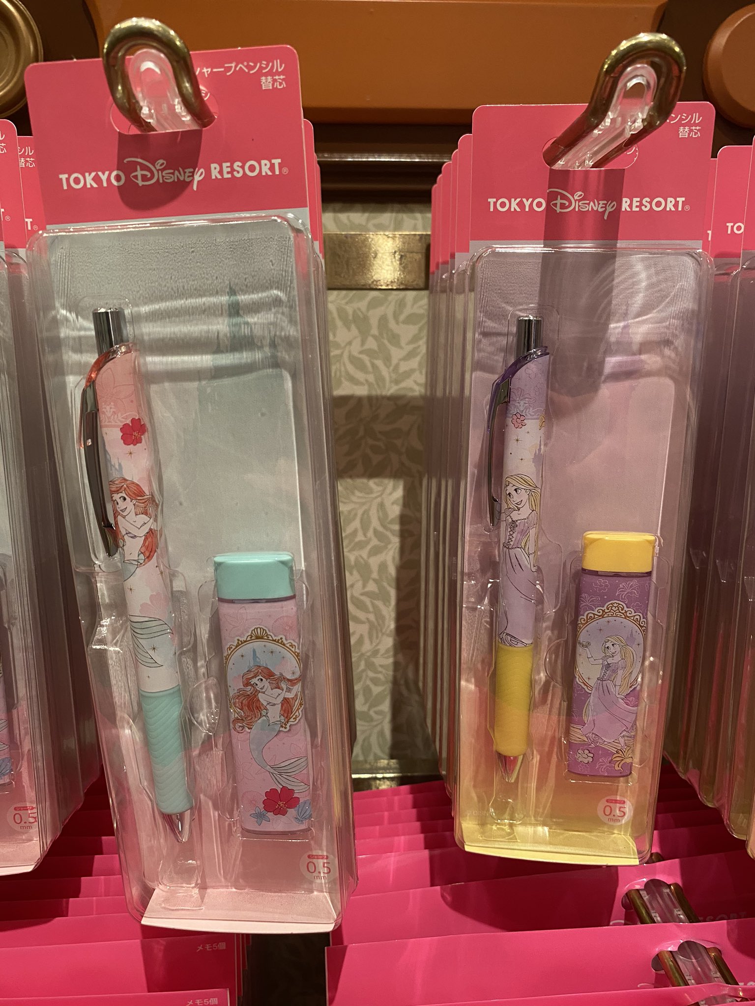 Shunsuke ディズニープリンセスの新作ステーショナリーが新発売されました メモが1100円 ステーショナリーセットが各800円です Tdr Now Tdr Md T Co 64waitxwpb Twitter