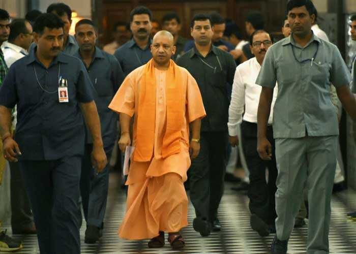 aniljangir98's tweet photo. Yesterday I was watching all these news channels were saying "How Vikas Dubey played system" and inner me was like, "Ek raat ruko BSDwalo, Wo Yogi Ji hai." 🥰😅🥰
#VikasDubeyEncounter
#YOGIsGreenUP #YogiAdityanath https://t.co/9fKPUn977H