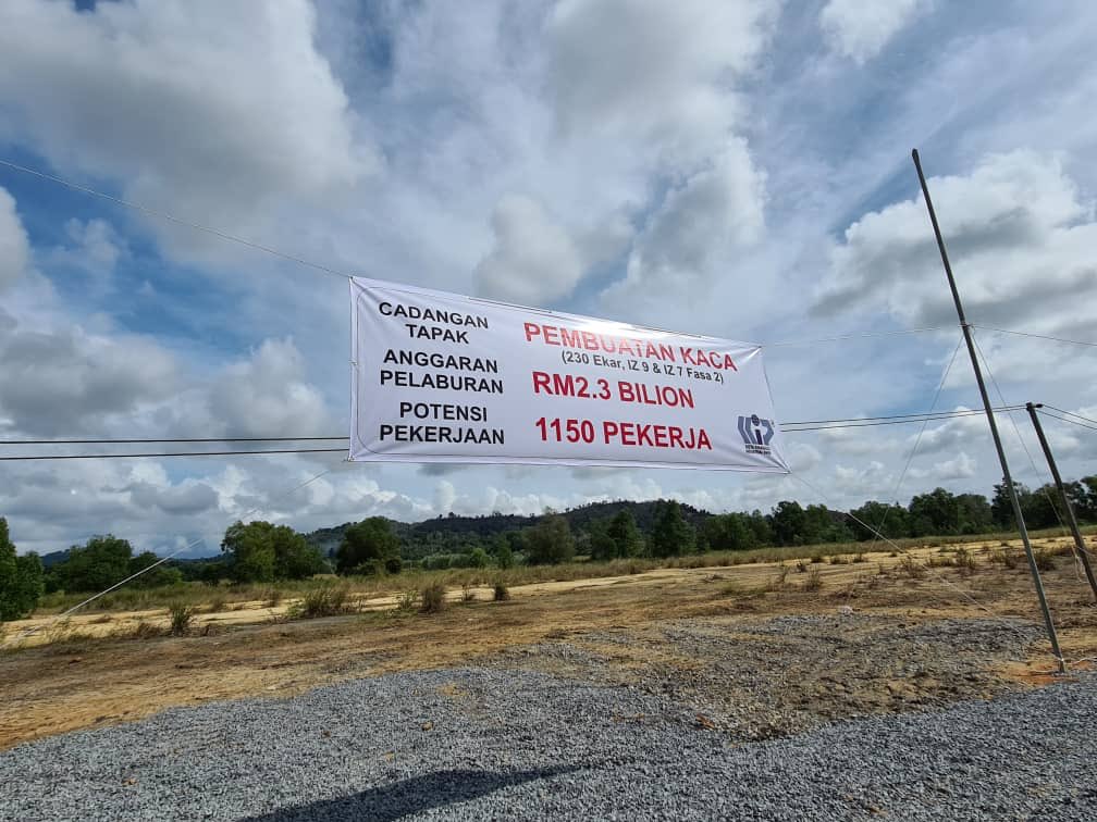 madiustangau's tweet photo. @elyzleo @shafieapdal @KKIPSABAH @SabahHub @kkipaerospace @MTISabah The factory will produce 600 TEUs of glass product per day which is equivalent to 220,000 TEUs per year. https://t.co/MTQnurJc13