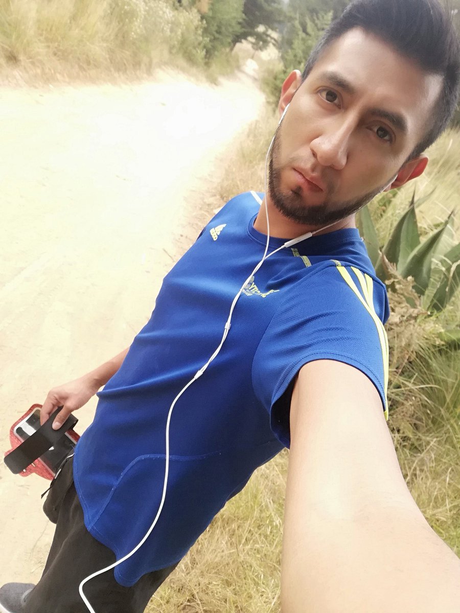 chgoli's tweet photo. Vamos a darle!!, a correr entre magueyes!. #runingtime, #runner #mountain #nature, #runners #RunningMan #run https://t.co/sMvAz96DHz