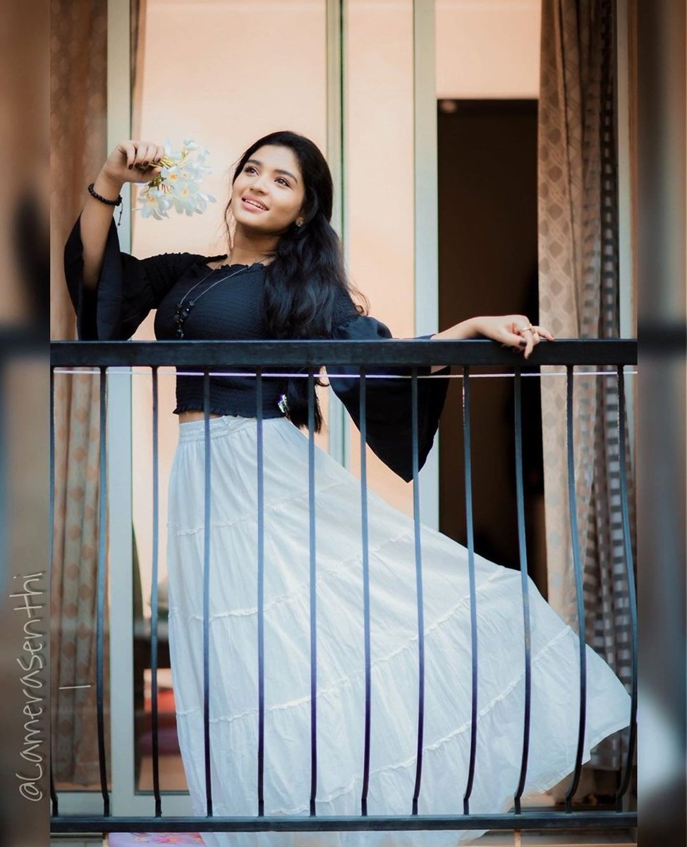 itz_shabana's tweet photo. Learn To Enjoy Every Minutes Of your Life 🖤💙 @ZEE5Tamil
#Shabbo #Master https://t.co/0nuAJkNSkE