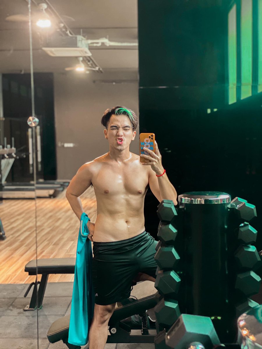 វីរះ tweet media