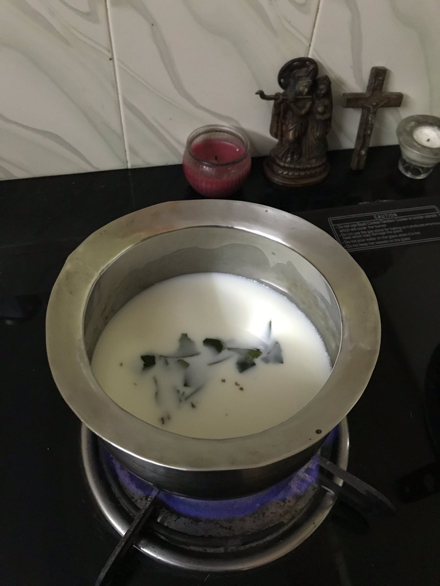 ardramaanasam's tweet photo. Maiden tryst with sarvasugandhi | allspice leaves (name, cos hints of nutmeg, clove, cinnamon)

Wasn’t cooking meat this week, so experimented it in tea instead of my usual ginger.

I need to tell you - it’s SUBLIME! What a smooth buttery flavour to my daily drug! #ABCHomeFood https://t.co/Alg44PtCem