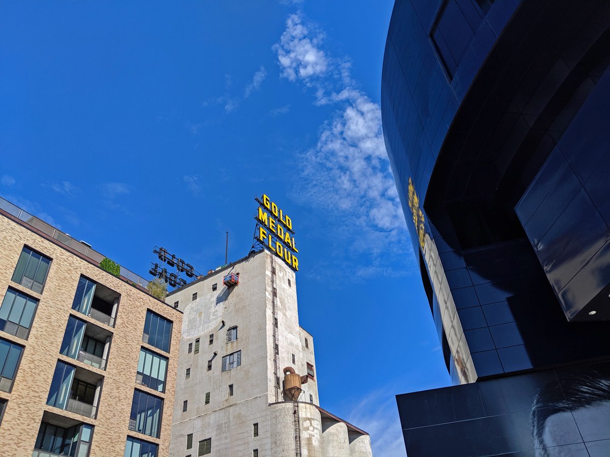 Welcome to #FlashbackFridayz theme #Skies! 📸Tweet your pics with the hashtag 👉Tag hosts @TravelBugsWorld @carpediemeire @Adventuringgal & fab guests @TravelAtWill @OfficialBoarder 👉Add friends, retweet and share the 💙 📸Brilliant blue #skies in OKC, Chicago & Minneapolis