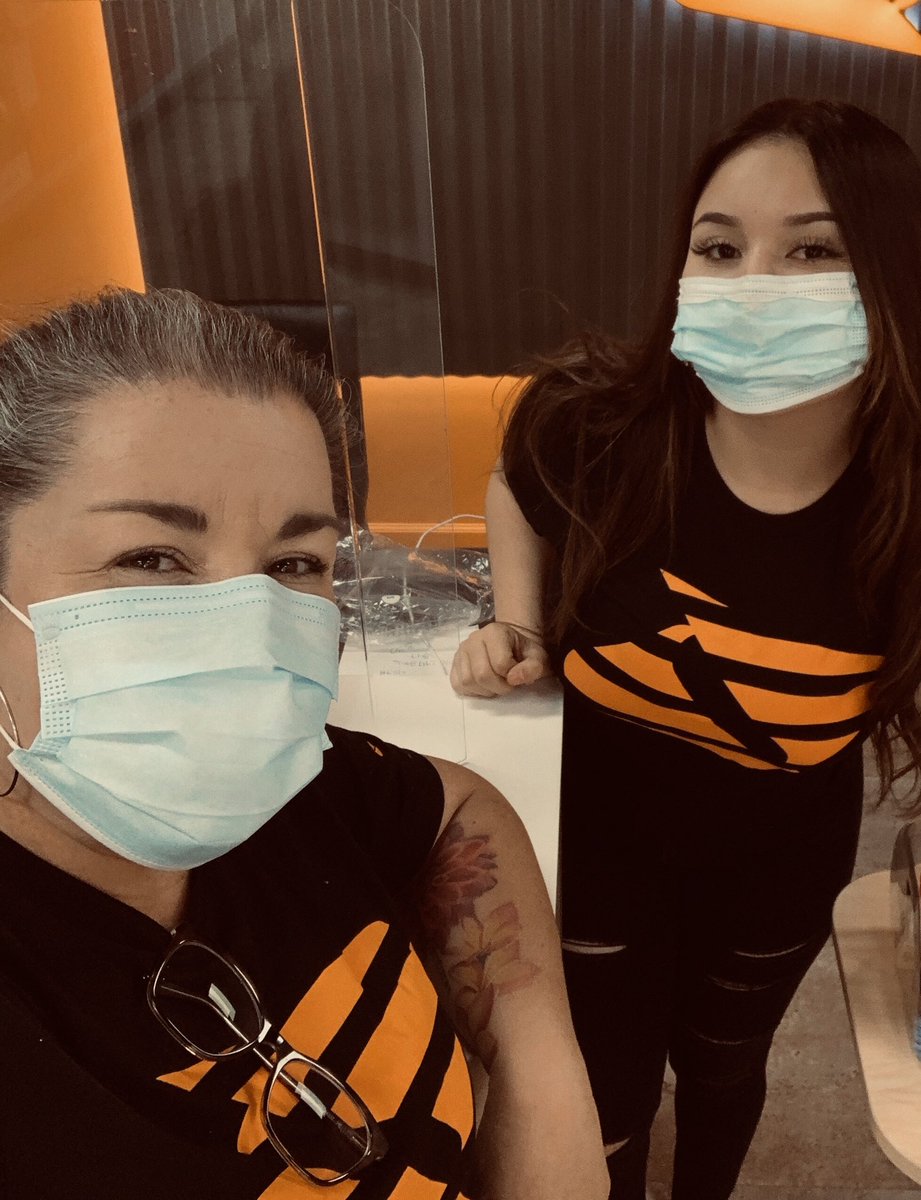 When you find a seller who knows her stuff, you take a selfie! 😎💪🏼🧡 #boostmobile #BoostDISHingDeals #shrinkit <a href="/AixaBayArea_SPG/">Aixa Reynolds</a> <a href="/Wayne_Marceco/">Wayne James</a> <a href="/7thFlais/">Martin Flais</a>