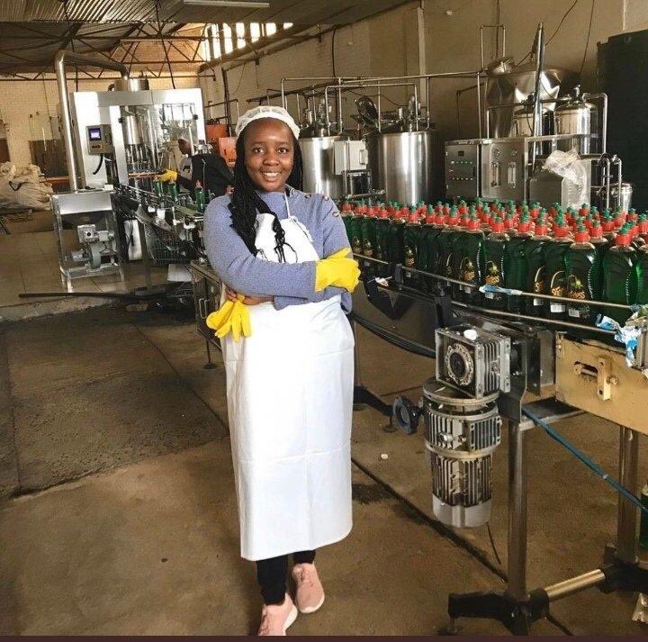 Ras_Phibeon's tweet photo. Black Business: Support 23 year old Maemu Lambani from Limpopo Province. She has her own dishwashing liquid called 'Spotless'. https://t.co/tXMRYthKzX