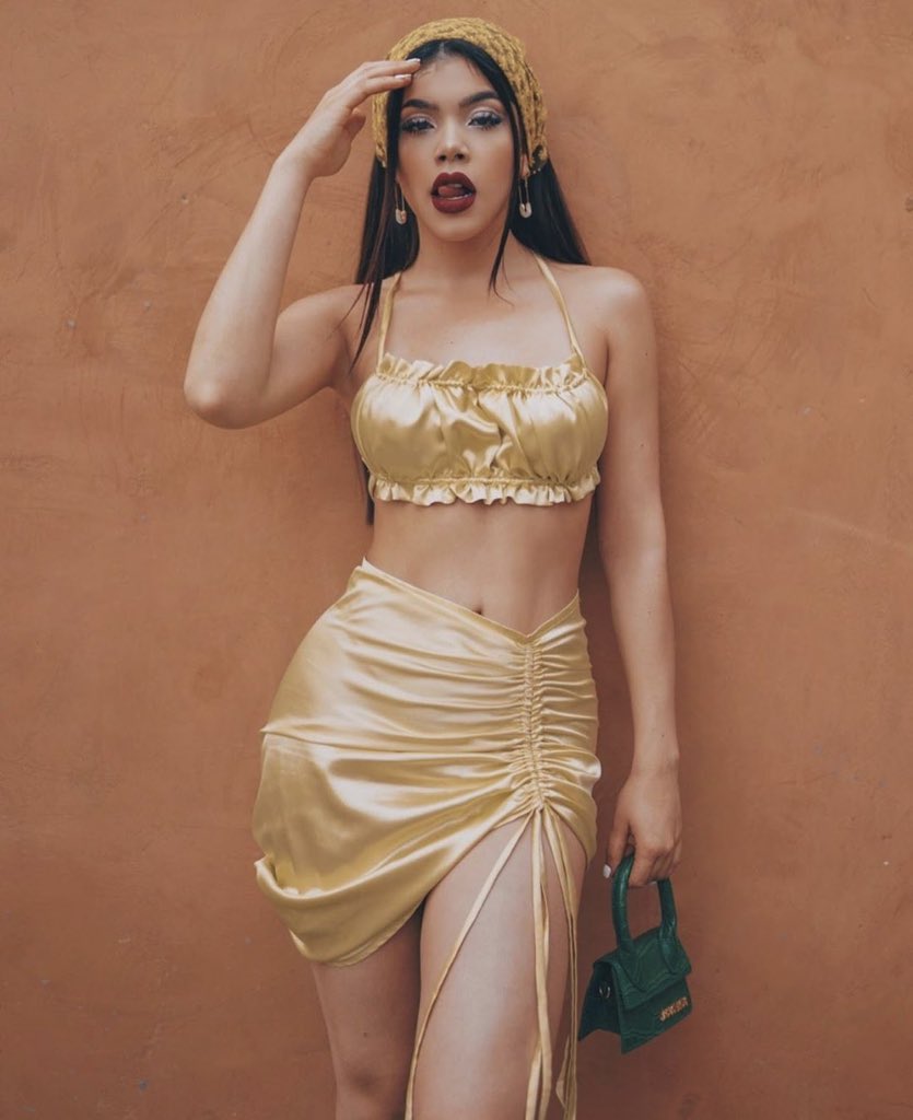 KeniaOsNoticias's tweet photo. Kenia Os actualmente cuenta con 3 canciones dentro del top 200 de lo más exitoso de iTunes México 

#17. Gracias Remix 
#161. Dinero 
#200. Cócteles 

Siendo la única y primer cantante-youtuber en posicionar 3 canciones al mismo tiempo en el chart. 

GRACIAS REMIX OUT NOW https://t.co/CwA4xbLRlr
