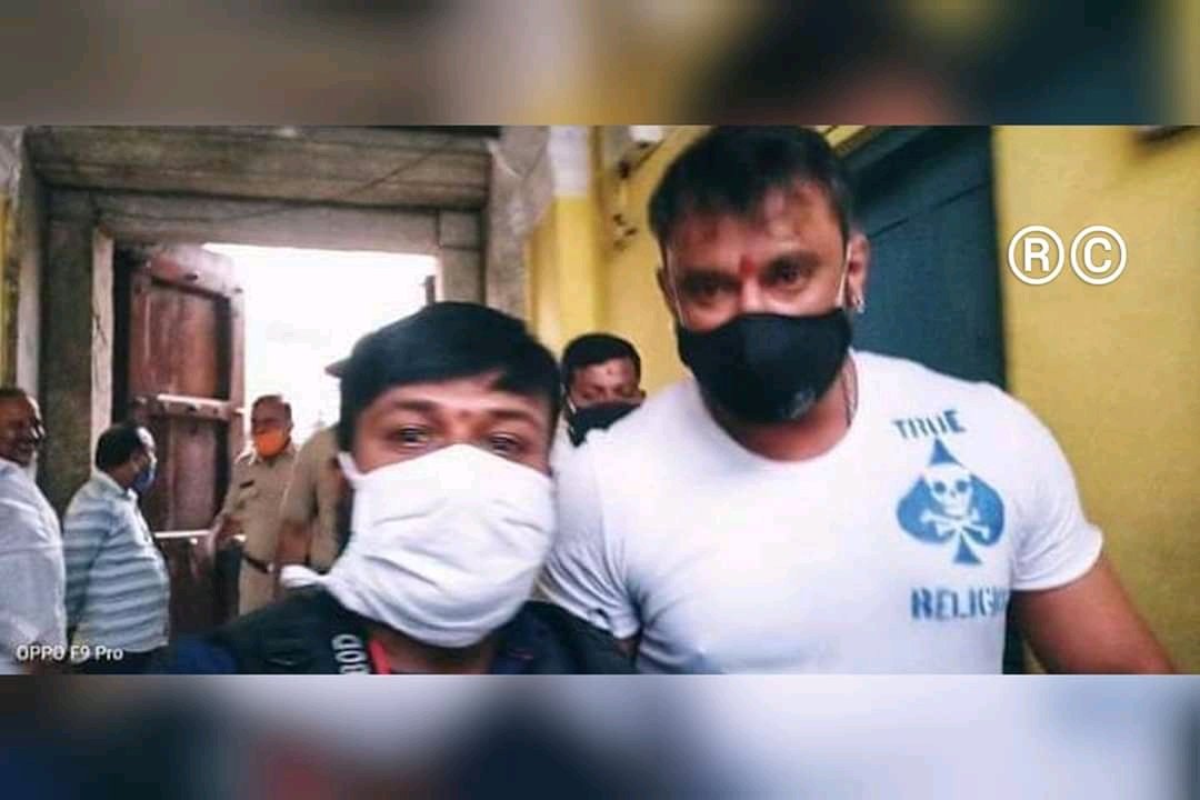 DBossFCRaichur's tweet photo. Today's Pic ❤️  #DBoss  And #JrBoss 
#SpreadBossism
#Roberrt #Dboss 
#BossOfSandalwood
#ChallengingStarDarshan
@DBossTrends 
@DTSOYOfficial @dasadarshan  

Follow Us @ @DBossFCRaichur https://t.co/DKGA1RTvNA