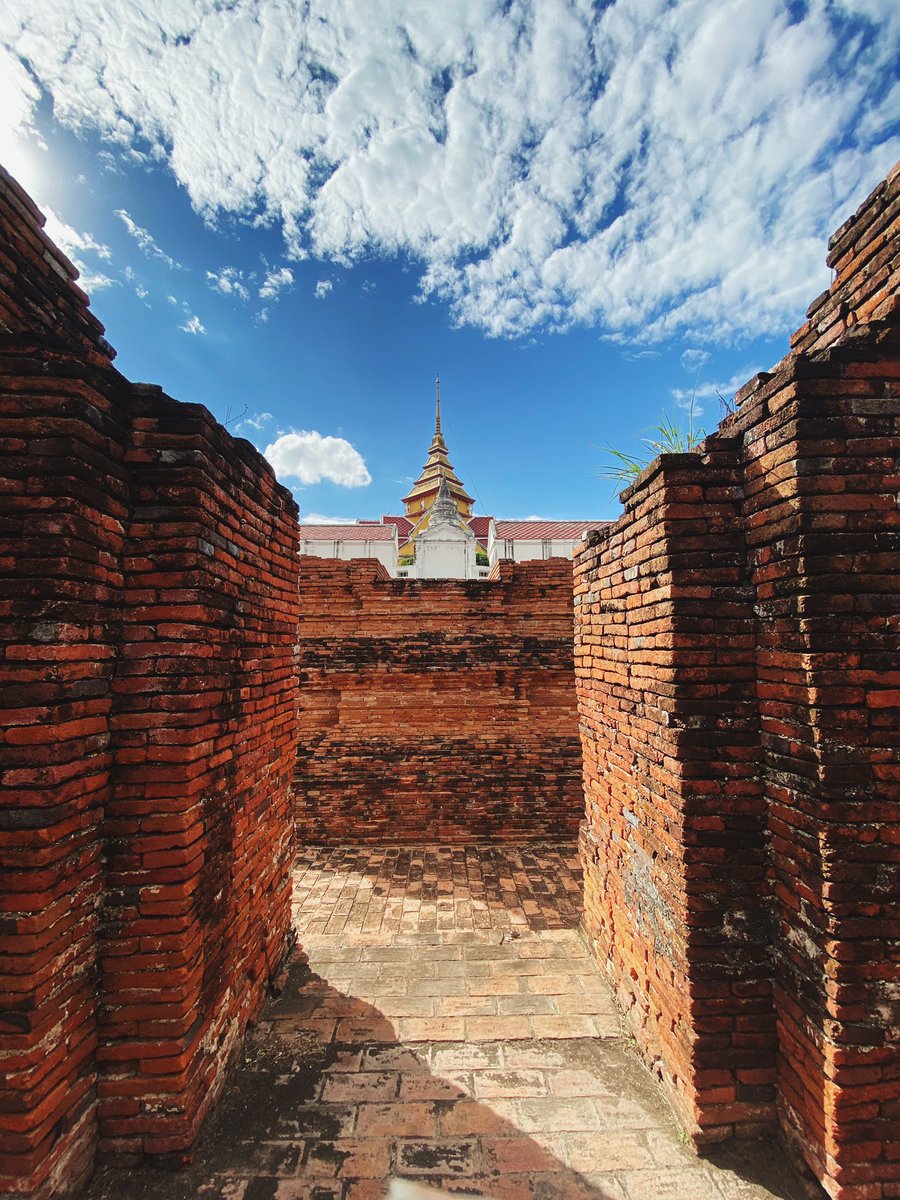 poom_1980's tweet photo. เพิ่งเคยมา ปราสาทนครหลวง unseenก็ตรงซุ้มประตูที่ยอดซุ้มน่าจะชำรุดไป พอเงยหน้าขึ้นไปมองก็จะเห็นท้องฟ้า..โดยไม่มีอะไรกั้น!
Prasat Nakhon Luang
Ayutthaya,Thailand
#poomography
#poom_visit https://t.co/8fwtBjy2CE