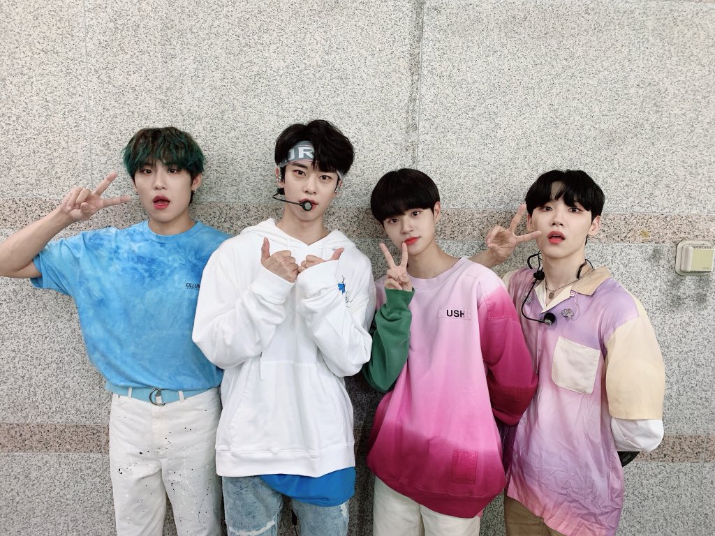 AB6IX's tweet photo. 행운의 금요일은🍀 예삐로 가득 채울 예삐 DAY‼ 저기요 저기요 할 말 있어요‼ 오늘은 ABNEW 떡밥 마르지 않는다고 전해주세요🥰

#AB6IX #VIVID #답을줘 #에이비식스 #전웅 #김동현 #박우진 #이대휘 #브랜뉴뮤직 #BRANDNEWMUSIC https://t.co/8ZvXS10Fck