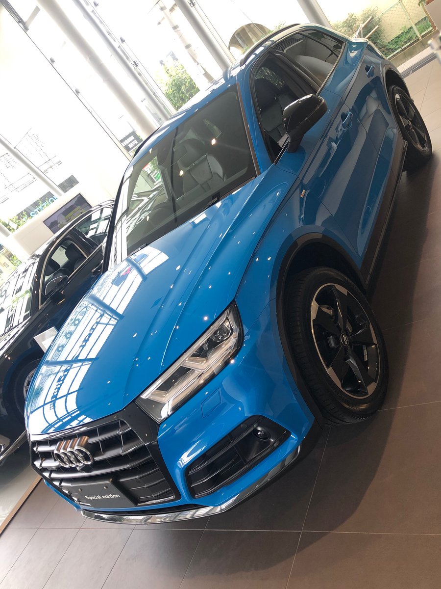 AudiSuginami's tweet photo. こんにちは #Audi 杉並です。
今回はショールームに一際美しい色が入ってきました！A3SBのマコウブルーとQ5のターボブルーです！
夏の青空にぴったりな綺麗な色ですね^ ^是非ショールームに遊びにいらしてください。
#Audi #Q5 #A3SB #アウディ #夏空
#夏 #S-Line #元気が出る色 https://t.co/HYMKIMd0mi