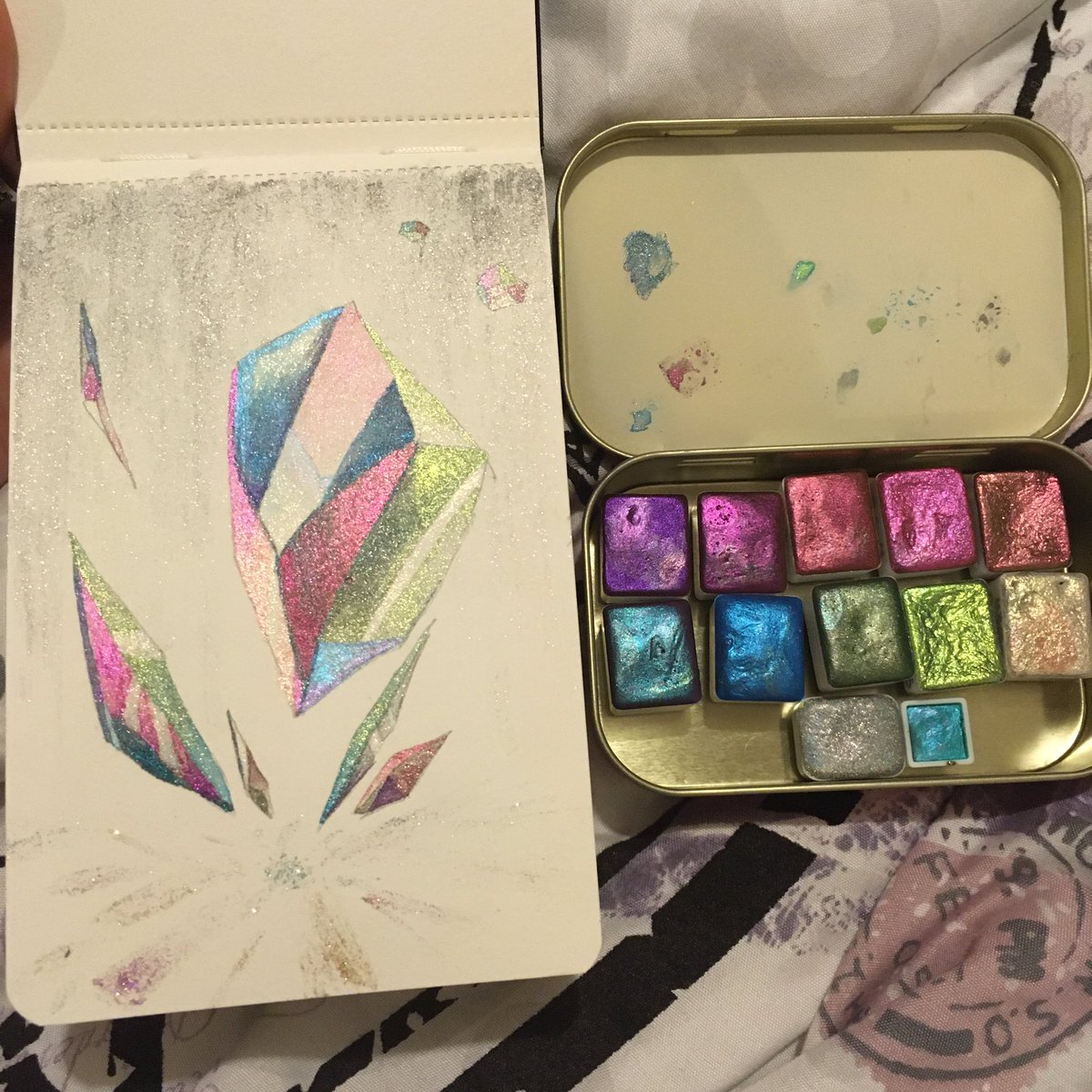 tahnmeep's tweet photo. I GOT NEW COLOR CHANGING SHINY WATERCOLORS AAAAAAAAAAAAAAAAAAA #iuile https://t.co/tShlmw9uRZ