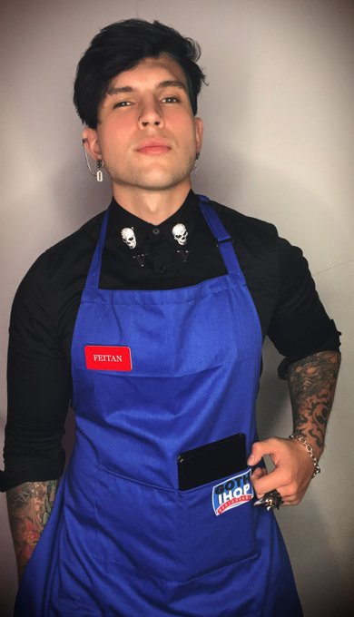 Welcome to goth ihop how may I take your order? https://t.co/2Jtd0wq0PW