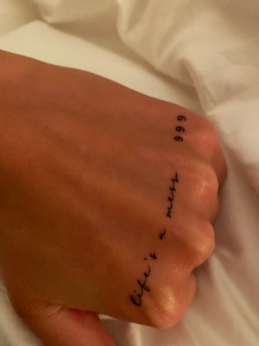 halsey 🌸 tweet media