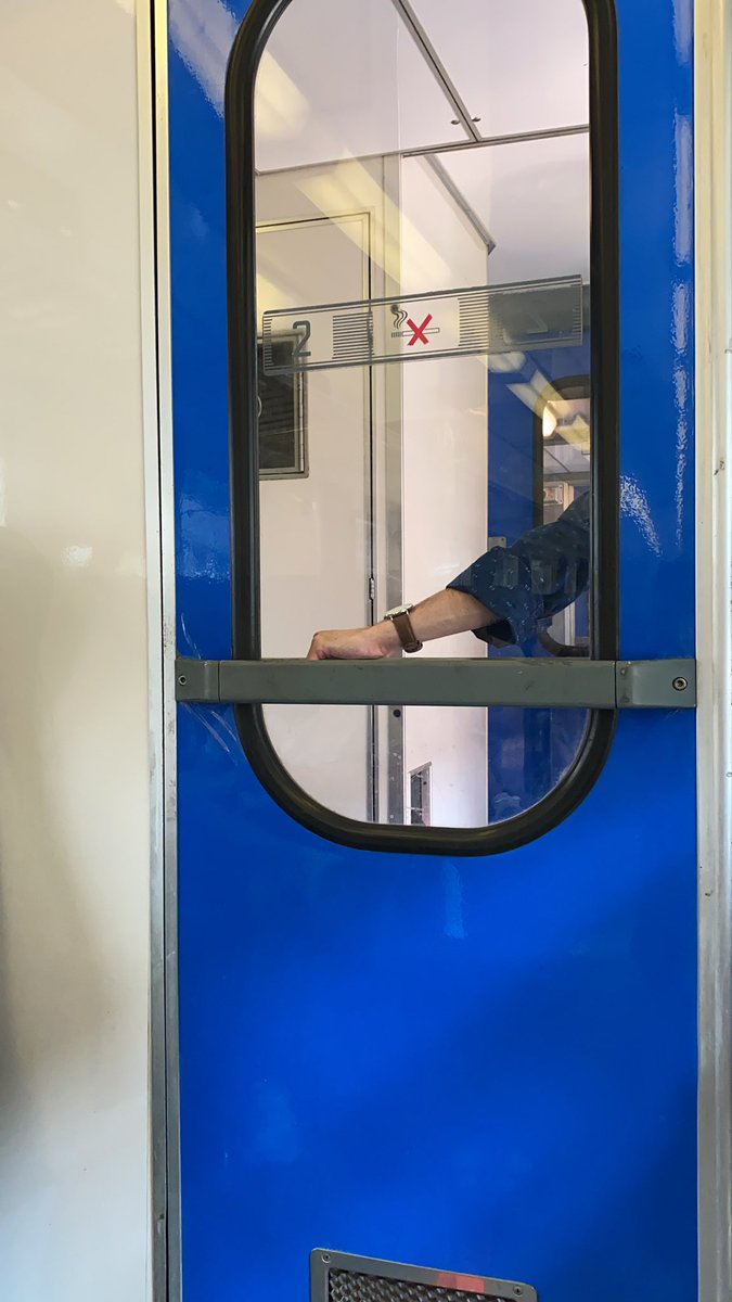 Scandaloso regionale per Genova non parte perché  #COVID__19 hanno venduto più biglietti dei posti disponibili ! #geniodellalampada #Trenitalia #treni #belpaese #fail