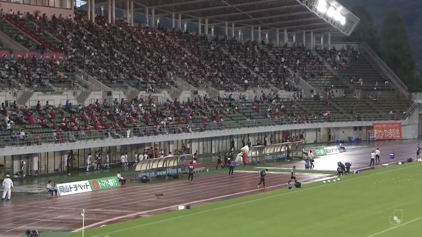 Público de volta ao estádio no jogo entre Fagiano Okayama e Giravanz Kitakyushu pela J2. A província de Okayama foi uma das menos afetadas do Japão pelo coronavírus, até hoje teve só 28 infectados e nenhuma morte.