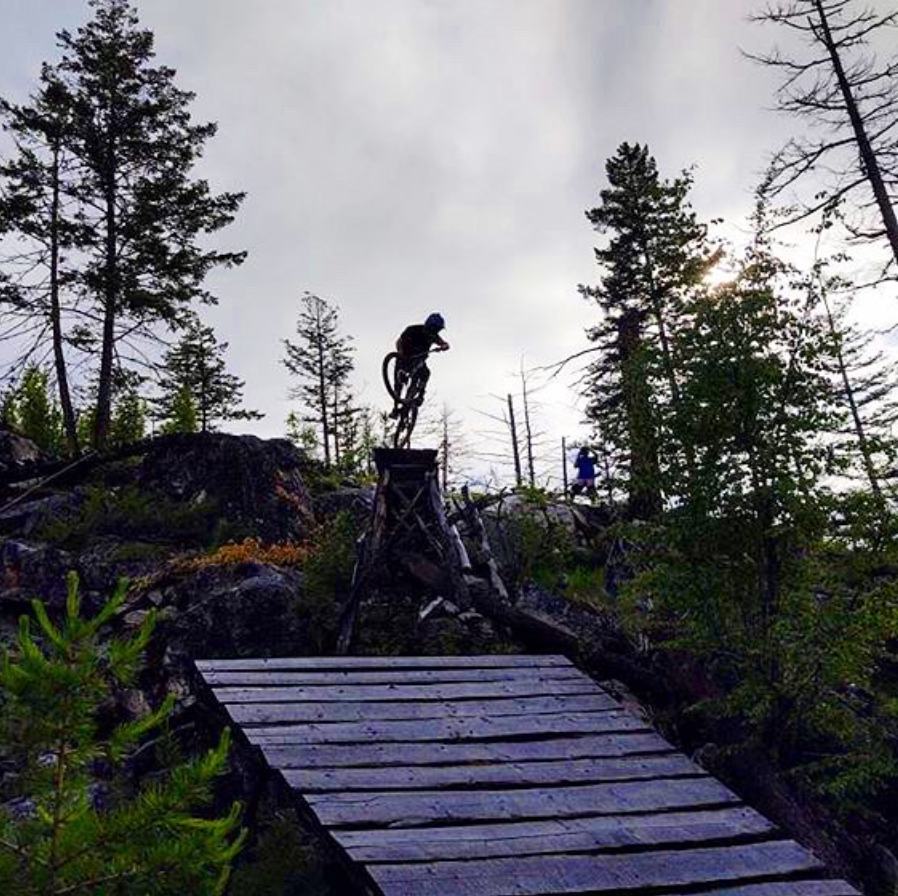 Stunts and jumps using our mud guards for protection 🤘🤘

BUY YOURS TODAY FROM OUR WEBSITE 🔥 reaperstore.co.uk