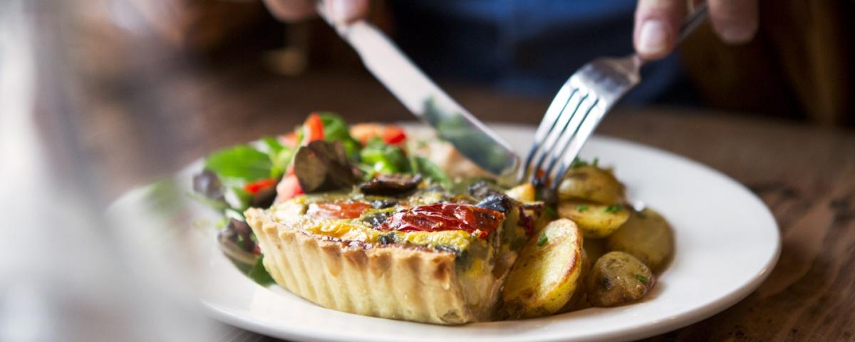 MaldonTourism's tweet photo. Did you know about the #MaldonDistrict #Gastro experience?
From independent cafes and pubs to beautiful vineyards, there is lots to sink your teeth into!
Fancy whetting your appetite, visit our website for more info at https://t.co/DfetpQM5xa @VisitEssex https://t.co/u2hXg1EUkk