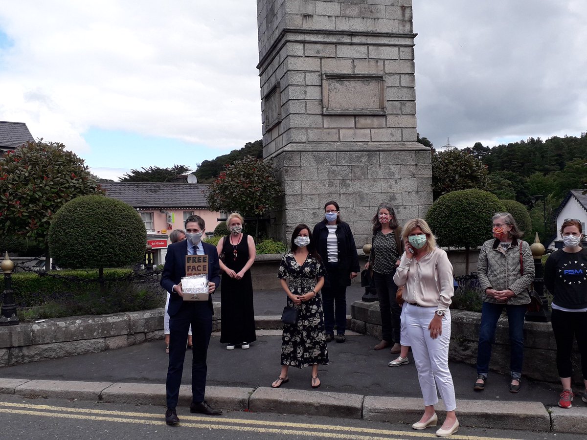 SimonHarrisTD's tweet photo. Met up with East Coast Mask Makers today to give out free face coverings to people in Enniskerry. An incredible community initiative. 20,000 face coverings made by this group so far!! During the worst of times, we have seen the best in people. Please wear a face covering #Covid19 https://t.co/qh578BAphE