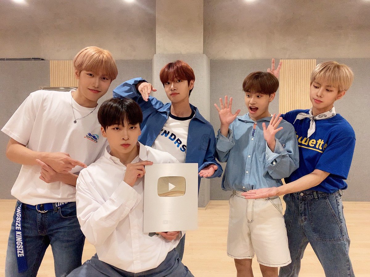 McndOfficial_'s tweet photo. MCND 유튜브 공식 채널 10만 돌파! 
실버 버튼 Let's get it 🤟🏻🤟🏻

#MCND #캐슬제이 #Castle_J #빅 #BIC #민재 #MINJAE #휘준 #HUIJUN #윈 #WIN #감사합니다 💎♥️ https://t.co/WFNMEo7hvR