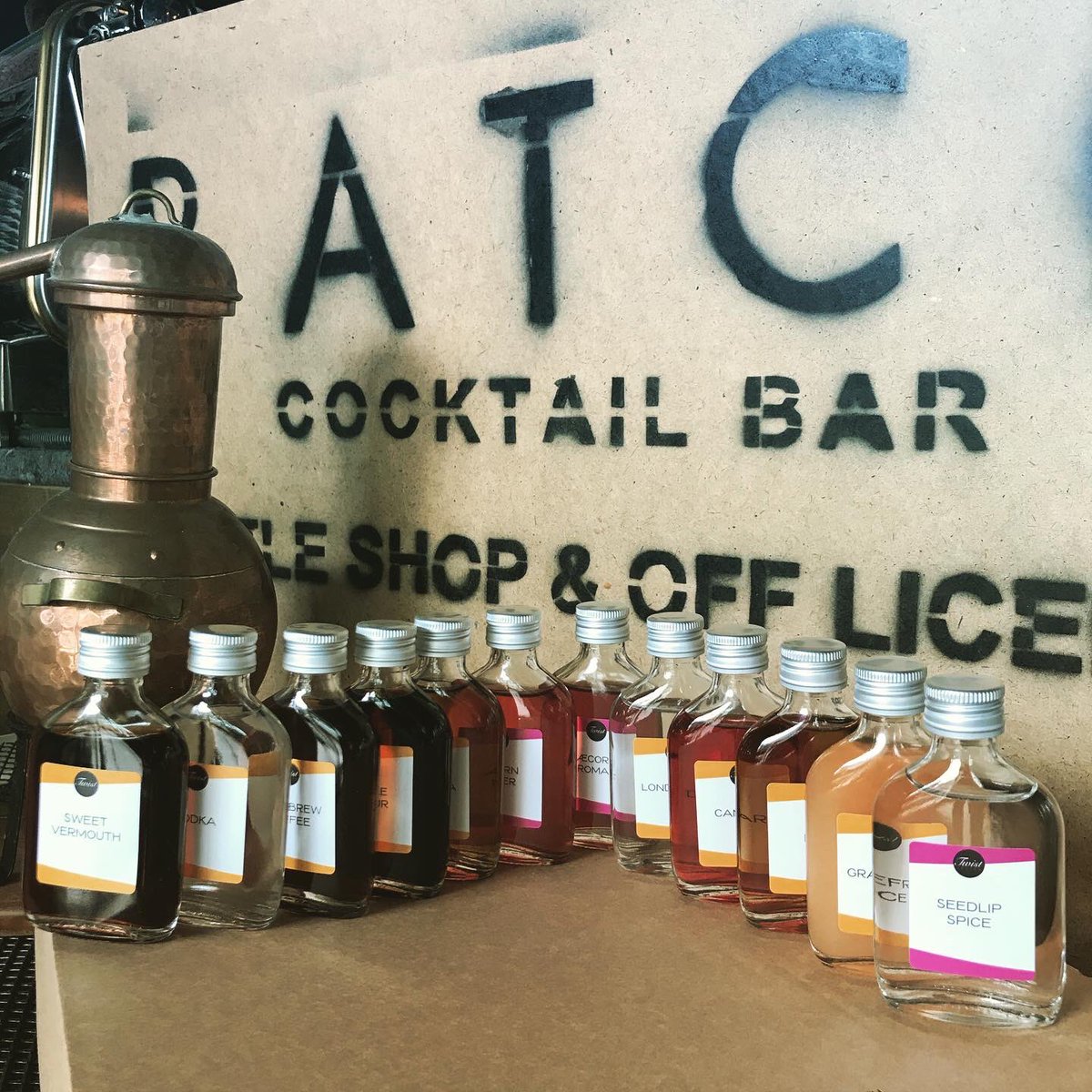 Examples of cocktail kits we’ve been making over the last few weeks for some fun clients. Virtual masterclasses are a lot of fun!
<a href="/twistlondon/">Twist Events</a> <a href="/Secret_LDN/">Secret London</a> <a href="/JustEatUK/">Just Eat UK</a> <a href="/BatchBar/">Batch Bar Peckham</a> #cocktailkit #masterclass #cocktailmasterclasses #cocktailmasterclass #cocktailsathome #virtuallearning