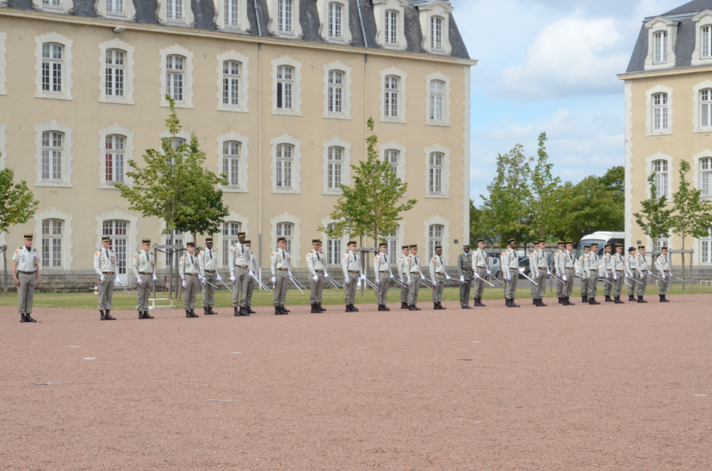 ecolegenie49's tweet image. Prise d’armes de fin de cycle de formation à l’École du génie @Angers. Les lieutenants rejoignent leur affectation à la BSPP @PompiersParis , aux #FORMISC : @uiisc1  @UIISC5CORTE @Uiisc7, aux régiments du génie : @CDC1REG #2REG #3RG #6RG #13RG #17RGP #19RG #25RGA #31RG