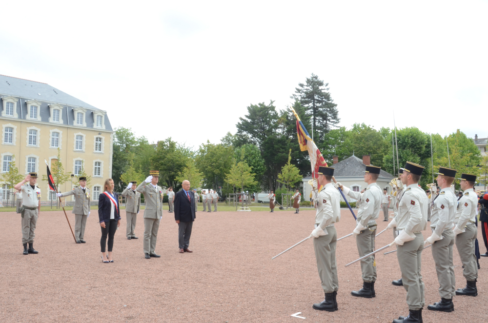 ecolegenie49's tweet image. Prise d’armes de fin de cycle de formation à l’École du génie @Angers. Les lieutenants rejoignent leur affectation à la BSPP @PompiersParis , aux #FORMISC : @uiisc1  @UIISC5CORTE @Uiisc7, aux régiments du génie : @CDC1REG #2REG #3RG #6RG #13RG #17RGP #19RG #25RGA #31RG