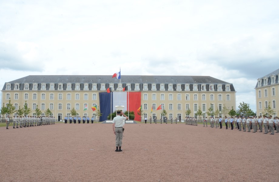 ecolegenie49's tweet image. Prise d’armes de fin de cycle de formation à l’École du génie @Angers. Les lieutenants rejoignent leur affectation à la BSPP @PompiersParis , aux #FORMISC : @uiisc1  @UIISC5CORTE @Uiisc7, aux régiments du génie : @CDC1REG #2REG #3RG #6RG #13RG #17RGP #19RG #25RGA #31RG