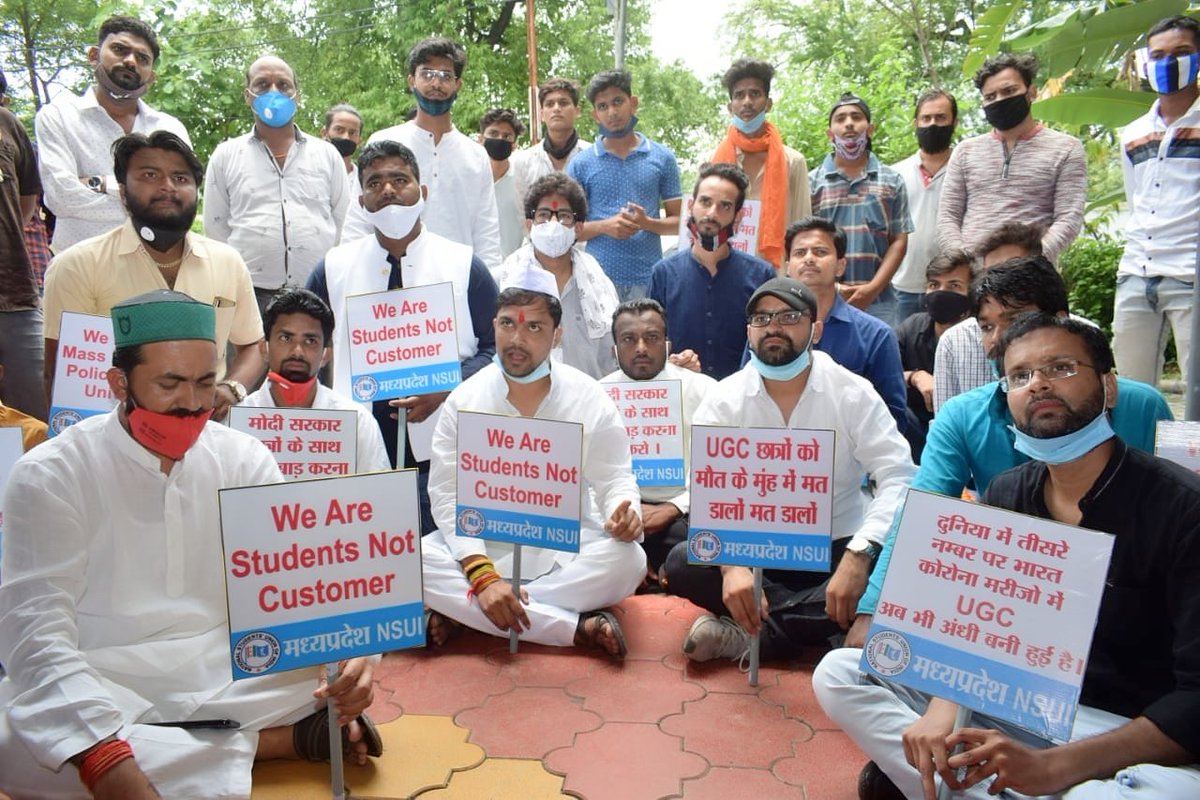 *जनरल प्रोमोशन को लेकर NSUI का संघर्ष जारी* 
 राष्ट्रीय सचिव श्री <a href="/GaurNsui/">Nitish Gaur</a> की उपस्तिथि में AD ऑफिस का घेराव कर किया प्रदर्शन, दी उग्र आंदोलन की चेतावनी<a href="/VipinWankhede_/">Vipin Wankhede</a>
<a href="/NSUIMP/">NSUI Madhya Pradesh</a> <a href="/nsui/">NSUI</a> <a href="/Neerajkundan/">Neeraj Kundan</a> <a href="/digvijaya_28/">Digvijaya Singh</a> <a href="/ChouhanShivraj/">Shivraj Singh Chouhan</a> <a href="/VTankha/">Vivek Tankha</a> <a href="/OfficeOfKNath/">Kamal Nath</a> <a href="/KunalChoudhary_/">Kunal Choudhary</a> <a href="/jitupatwari/">Jitendra (Jitu) Patwari</a>