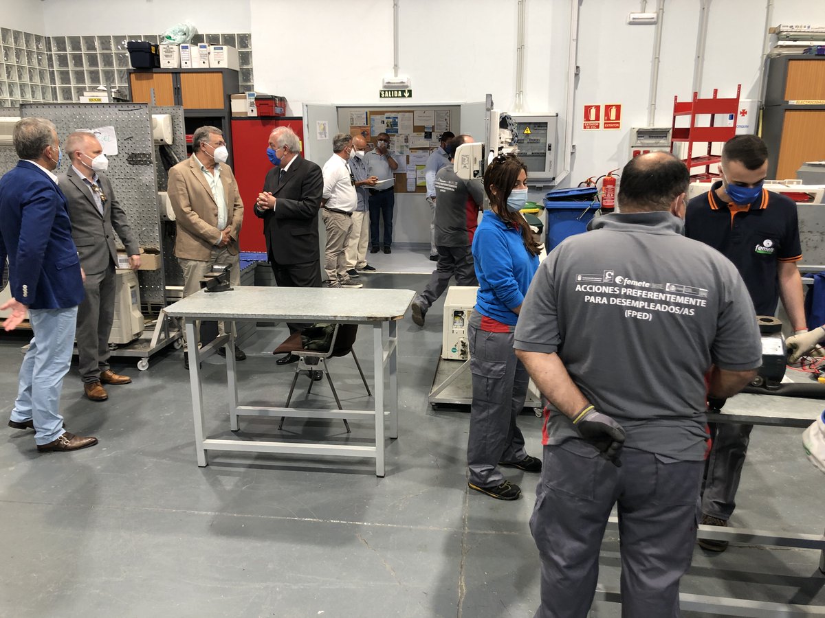 Femete's tweet photo. ⚓️🔱🚢⛵️🛥️🛳️
Alianza para potenciar la actividad económica de los puertos tinerfeños y generar #empleo, tras un encuentro de presidentes y directivas de @PortsSCTenerife, @Femete, Atiren Connavalte y Asnáutica https://t.co/ivjgwtW3Ky https://t.co/oxOG4gfnZy