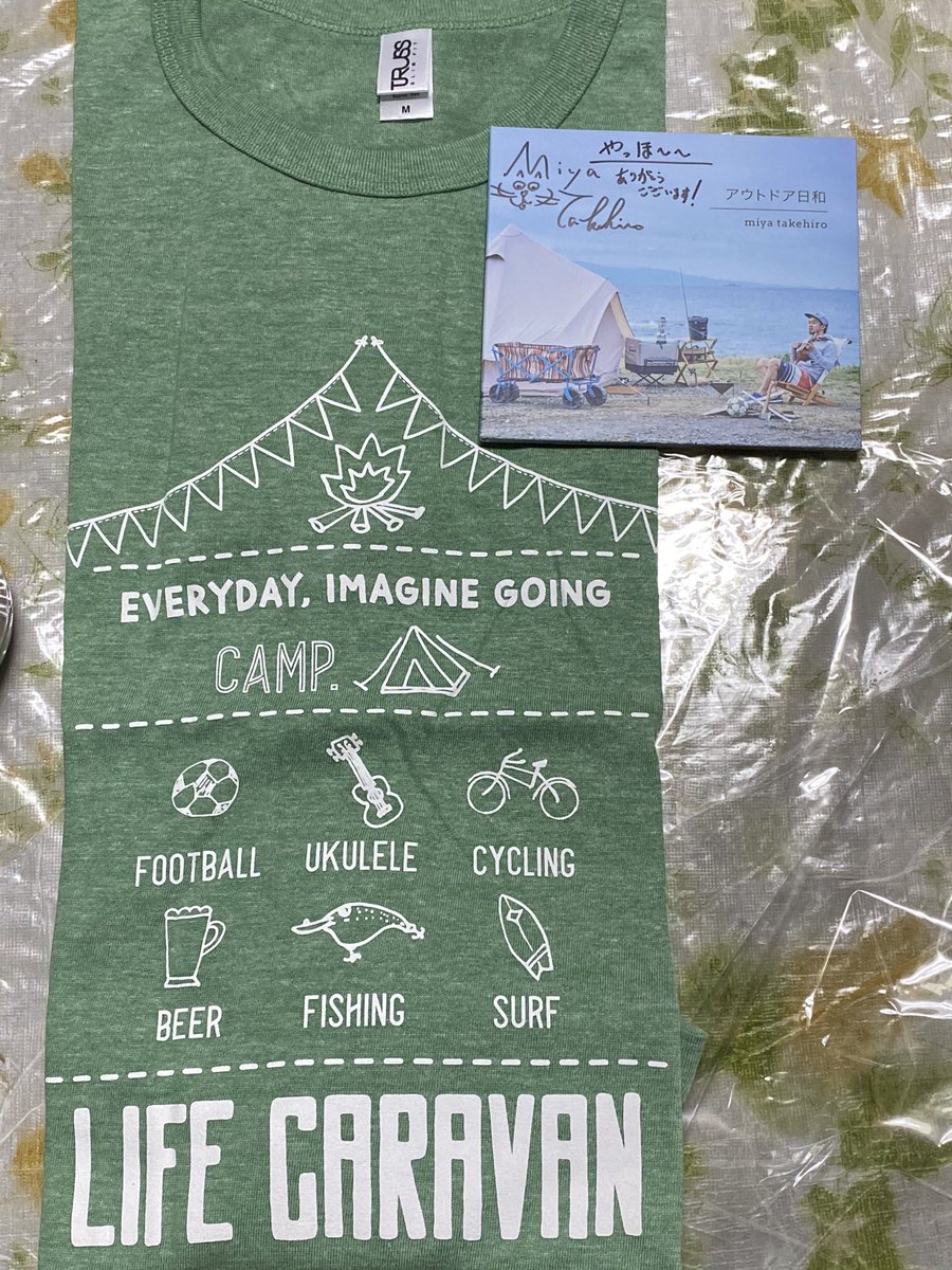 yahho_jim's tweet photo. 待ってたモノが届きました…

@miya_takehiro さんのCDと、#LIFECARAVAN のTシャツ。
色が好みだったのと好きなモノが描かれてて…#CAMP #CYCLING #BEER 

タイミングを同じくして、#網走ビール の、#知床ドラフト の色合いが同じでした。 https://t.co/EM3EfFNzUb