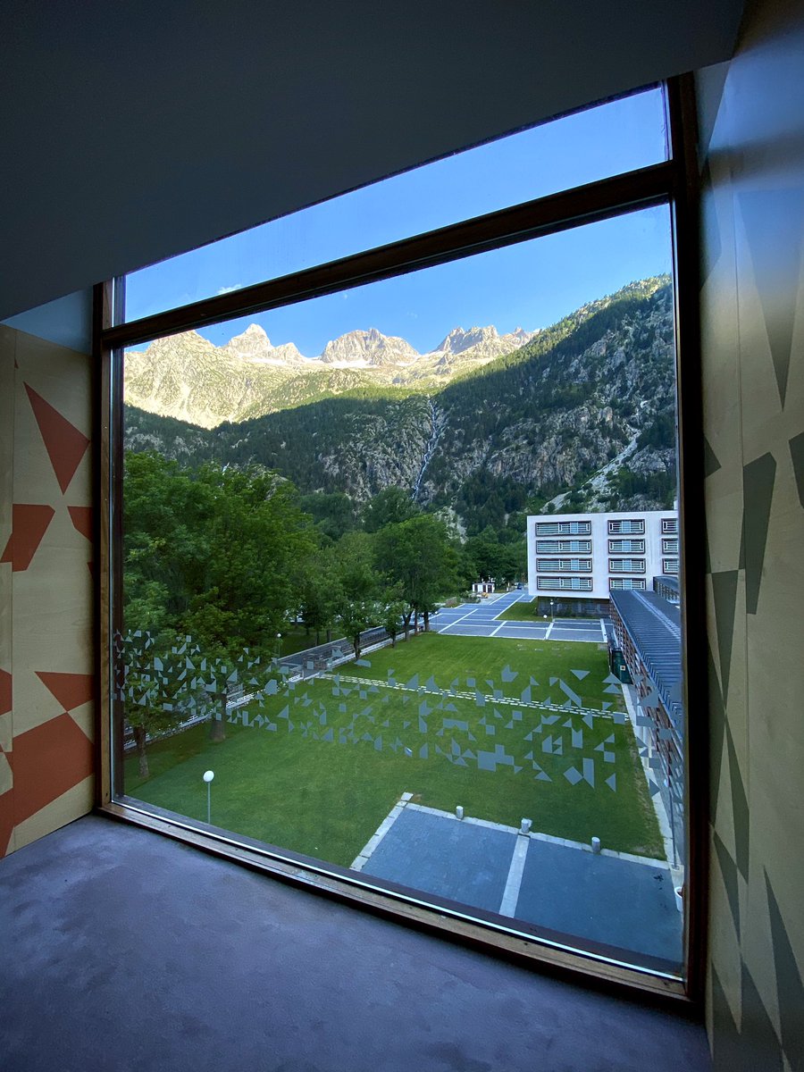 BalneaPanticosa's tweet photo. Un hotel con vistas... esperando a sus primeros huéspedes en su día de “reapertura”. Hoy, viernes 10 de julio, es un día importante / feliz para el equipo del @balneariodepanticosa https://t.co/f0dhDrtwXa