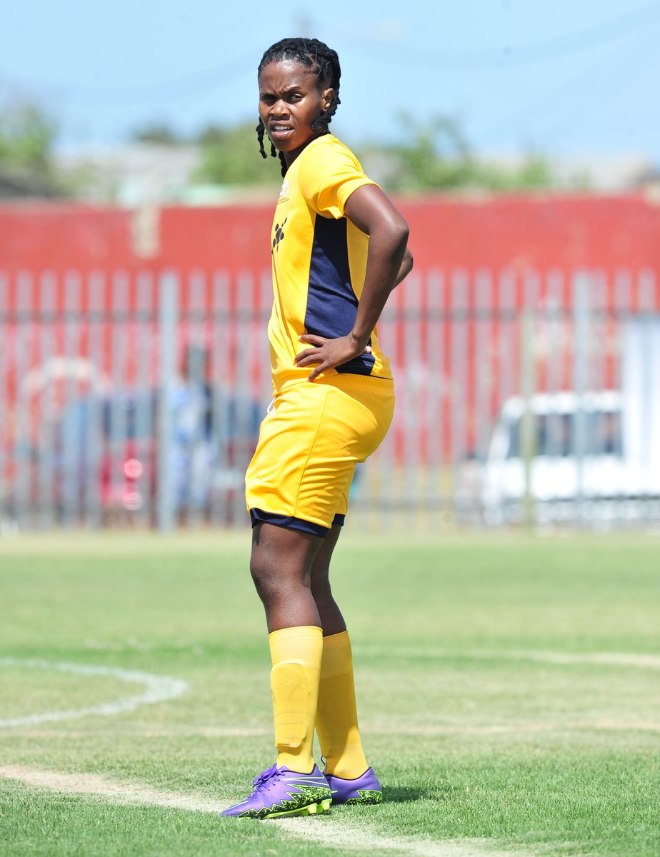 SasolinSport's tweet photo. 🗣️ “I believe that @SasolSA’s involvement in women’s football has given us the opportunity to also pursue our dreams. No matter how small or big, they are making a difference.” - @FCLadsLadies captain, Andisiwe Ndesi’s take on Sasol being the league sponsor ⚽️ #Limitless https://t.co/cfcGuWaNoH