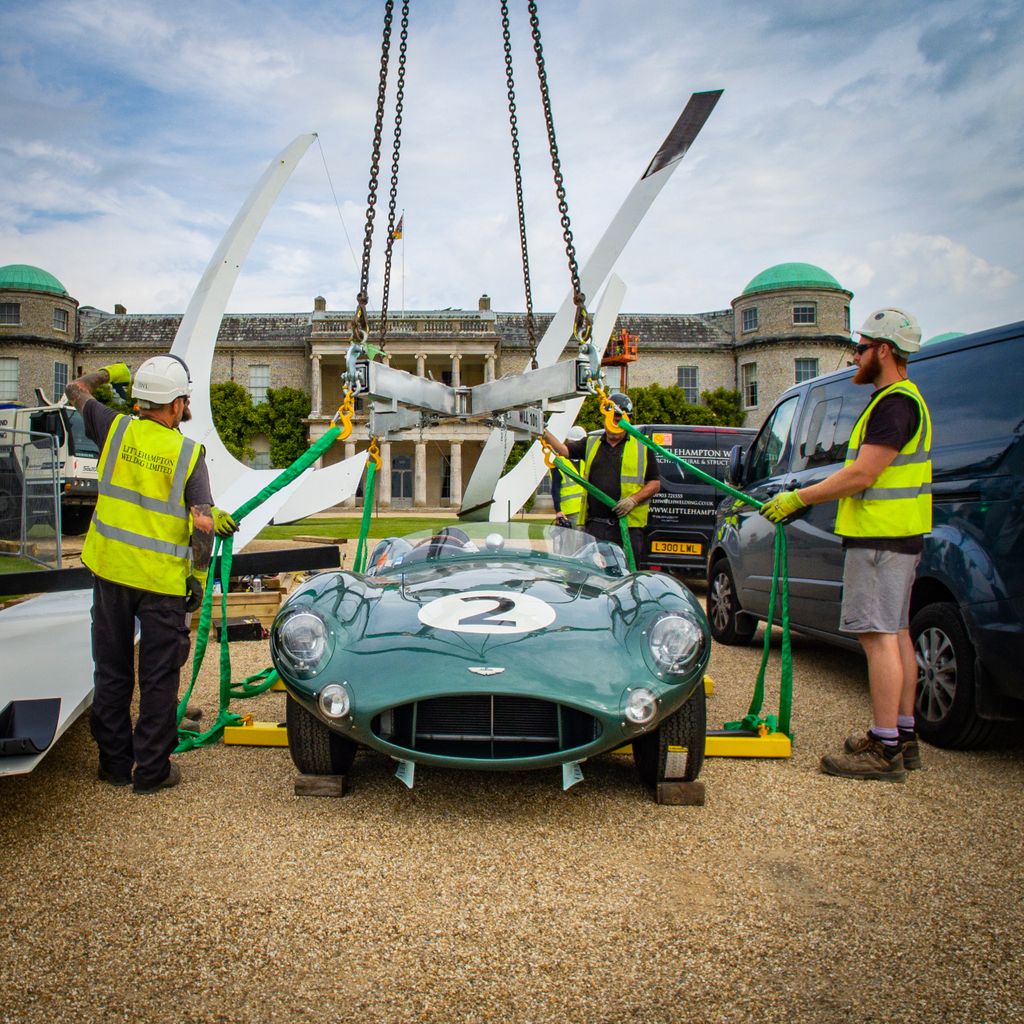 littlehamptonw's tweet photo. The Aston Martin being lifted for the installation of 2019 @fosgoodwood sculpture designed by @gerryjudah 👷 👷 👷 #sitebuild #sculpture #heavylift https://t.co/MNBxNmhq04