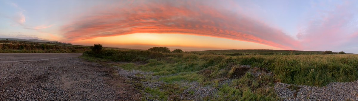 MayesCreative's tweet photo. Extraordinary sunset over Gurnard’s Head last night - side benefits of evening fogou hunting! #callthiswork ? #amazingsunset #Cornwall #cornwall #cornwallcoast https://t.co/EMeQpA4DAi