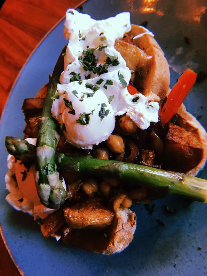 As we head into the weekend....come and treat yourself to breakfast, brunch or lunch. Had breakfast ever tasted better than with a Bloody Mary? 😍