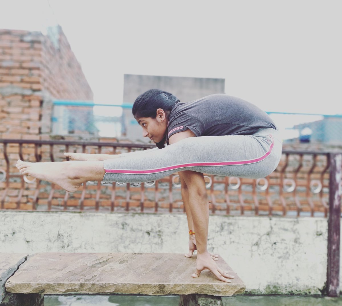 Harshitayoga's tweet photo. “Yoga is 99 percent practice and one percent theory.”
#yoga #workout #fitness #cranepose #dailymotivation #fingerstand #fingerbalance #yogaaddict #yogalife #yogateacher #yogiclife https://t.co/ucUhiv4qwa