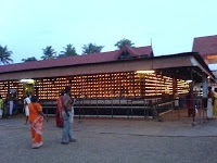 33 years ago, I visited Chottanikkara temple in Kerala in the evening. This was my first visit to the temple. There are two temples - the upper and the lower, knows as Melkkavu and Kizhukkavu respectivey. 1/n