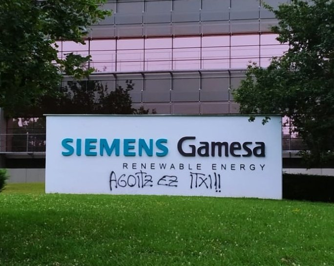 Batzuen irabazi gehiagoren nahia lanpostuen defentsaren kontra.
🤜🤛 Kapitala vs. Bizitza
📍Larunbatean manifestazioa Iruñean 18:00tan. 
#GAMESAAoizEZITXI