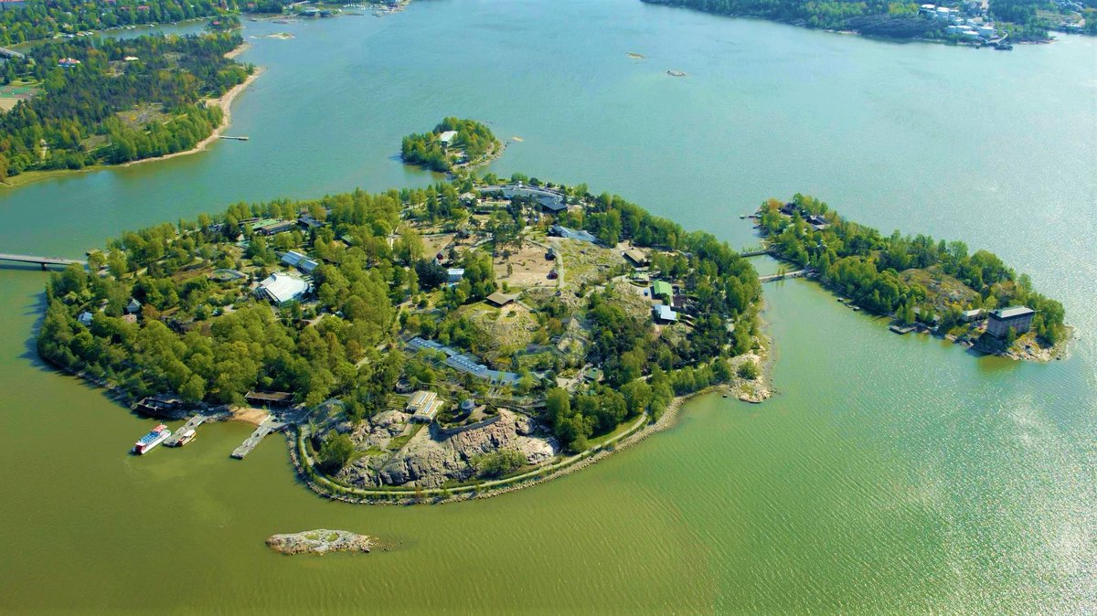 DiscoverFinland's tweet photo. Although conveniently close to Helsinki city centre, the island zoo of Korkeasaari provides visitors with an urban nature experience amid the surrounding archipelago scenery every day of the year: https://t.co/ZWrOoa2NHM https://t.co/zII5FWE0dq