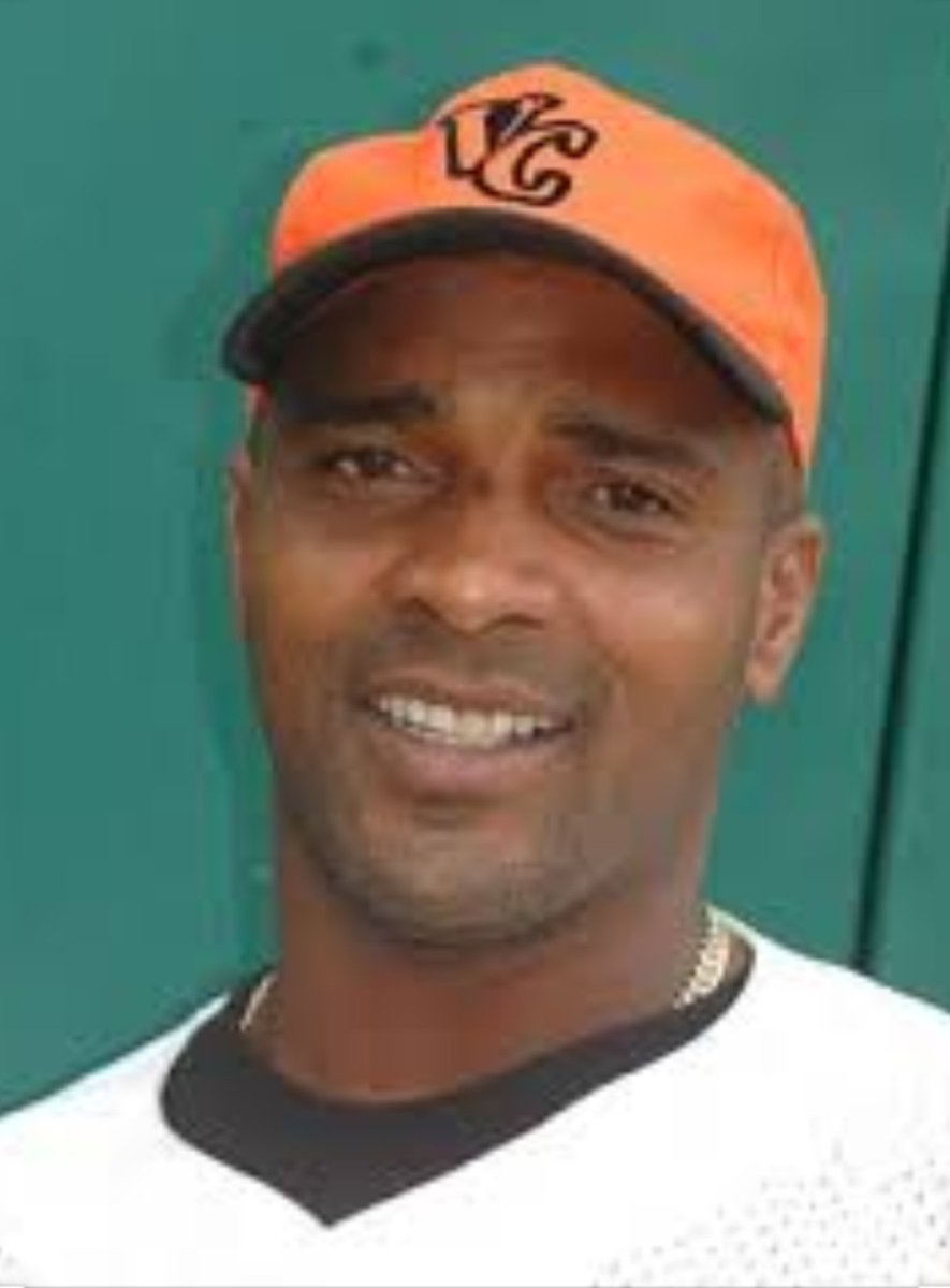 DeLeopardos's tweet photo. Eduardo Paret Pérez "El Pionero", el torpedero más grande del béisbol villaclareño y en la discusión con Germán Mesa por el mejor de la historia de Cuba en su posición, elegido mejor pelotero de la IBAF en el 2005, segundo al bate detrás de Amado Zamora en le VC de las 5 finales https://t.co/2WZ3Meb1Qz