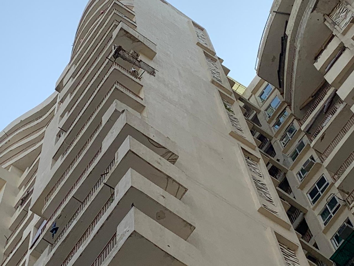 CARAHULMOONDRA's tweet photo. @noida_authority @rituias2003 @dmgbnagar @noidapolice @ShoPsSec49 @Uppolice @myogiadityanath @CMOfficeUP 

Big chunk of plaster breaking all iron rods has fallen in mahagun moderne sec 78 noida, this is repeated in this society (1/2) https://t.co/KwSG0hKULb