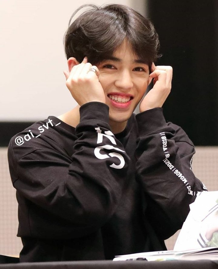 pocketcoupsie's tweet photo. coupsie smiling and sending hearts to brighten up your day 💛 https://t.co/ZpOyFF1qNz