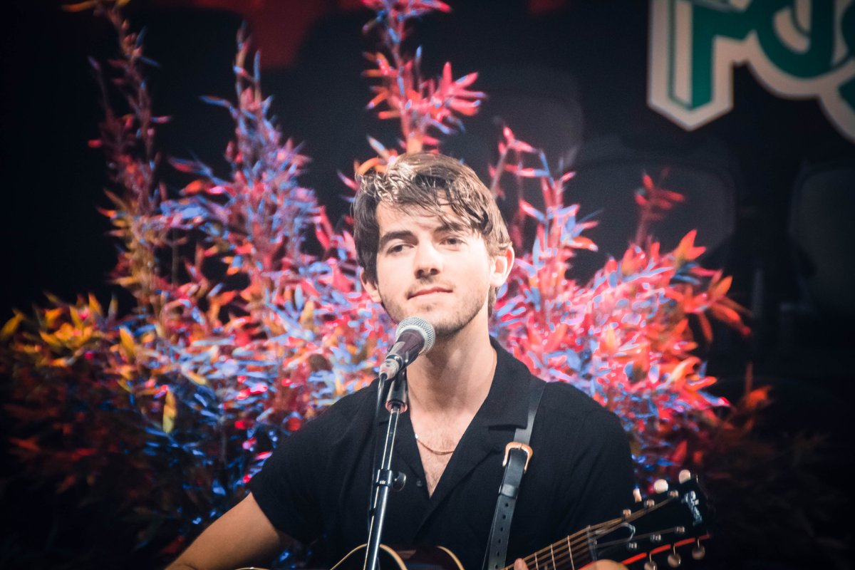 ESMD_Berlin's tweet photo. Fans der East Side Music Days aufgepasst! 🌟 Ihr wollt wissen, wer in der finalen Episode der ersten Staffel performen wird? 🤔 Dann gibt es am Ende des FB-Videos von @AskersDodgeBand eine kleine Vorschau darauf. 😊

👉 Link zu Facebook: https://t.co/V5iP7M2New https://t.co/smtvjFXc22