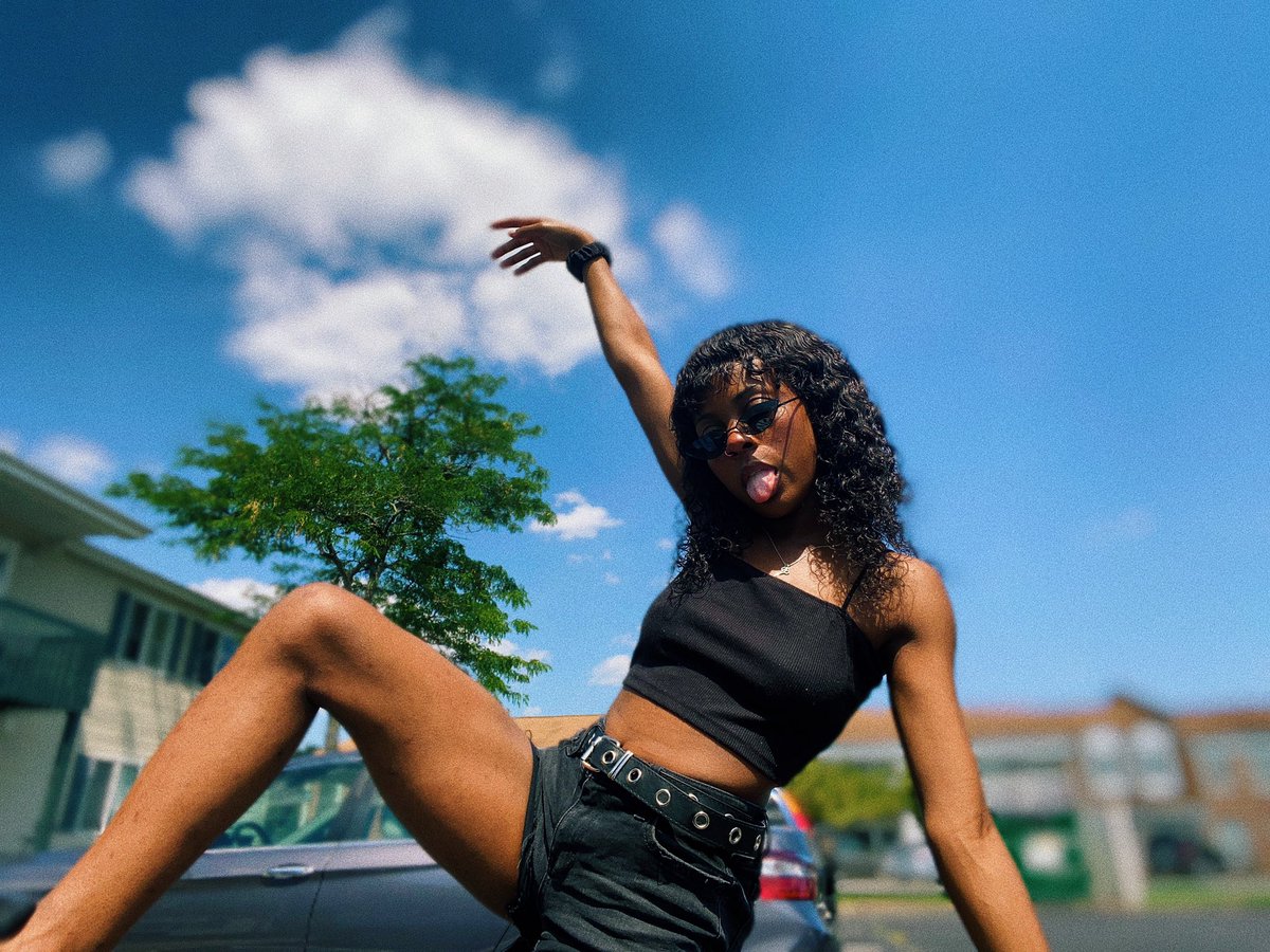 thatsbreanna's tweet photo. @JMUNAACP I’m Breeeeeeeee 💓
* Supaaaa Senior #JMU2020
* International Affairs Major with TESOL minor
* Virginia Beach 
* member of Esteem Models &amp; JMU dining student major at M64 
* Make them friends yall, they gon be the best support you need 💗 https://t.co/OgBnmjpR8Y