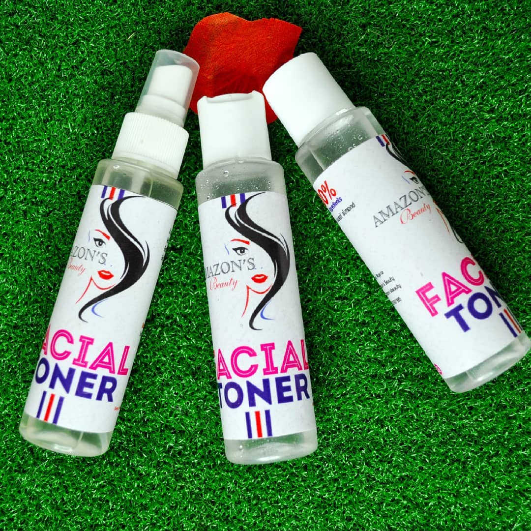 organic_amazon's tweet photo. Aunty are you using our facial toner?
This facial toner removes all spots from your face making it spotless and smooth. 
It also stands as a cleanser and cleanses your pores.
It's just 2,5000. Send a DM to get yours

#amazonsbeauty #hustlersquare #brownskingirl https://t.co/X4Q27D4HEV