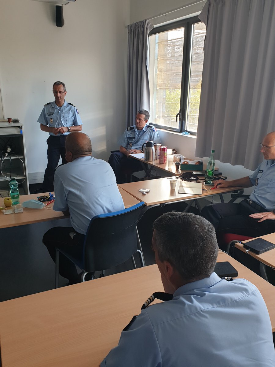 ENSOSP's tweet photo. Dernière semaine de #formation organisée par #FORCRISE pour les élèves-colonels #ESD Au programme : la #communication de #crise #médiatraining ; #RETEX #Lubrizol ; #RETEX #attentats avec le #général #Boutinaud ; échanges avec le #DIRCOM @EDFofficiel, relations #SDIS- #PCASDIS... https://t.co/UXguVxmx9E