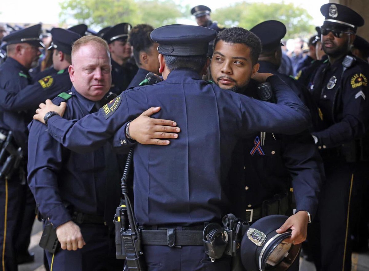 Ace9133's tweet photo. I can do without Starbucks
I can do without Nike shoes
I can do without Hollywood

And I can do without the athletes and all sporting events who disrespect our flag

But I cannot imagine my life without the safety of our Police Officers

We’ve GOT to be LOUD and #BackTheBlue https://t.co/G39BW8Ugc9
