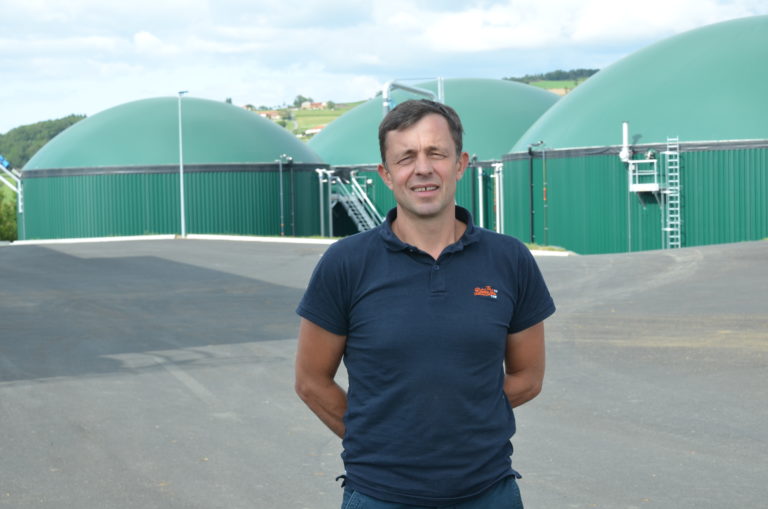 Des effluents et des biodéchets dans le méthaniseur clesdelatransition.org/acteurs-du-mon…