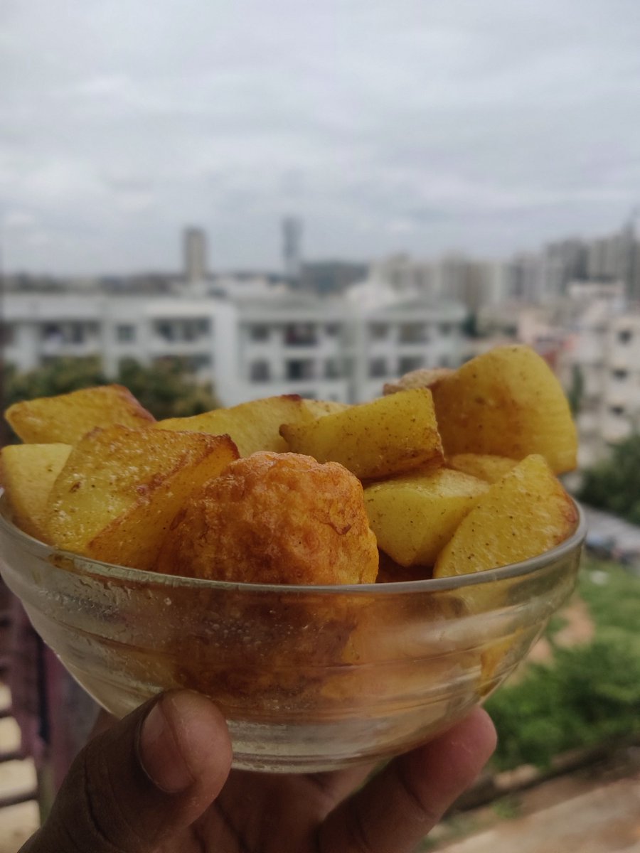 funny_marketer's tweet photo. Gals when u think of marriage make sure u ask him if he knows cooking
A personal invitation to my celebrity crush @aseemaofficial madam anda jhola special apanaka pain please accept karantu plz
#eggcurry #malecook #mens #ODia #ollywood #HERO https://t.co/ays0D4dERg